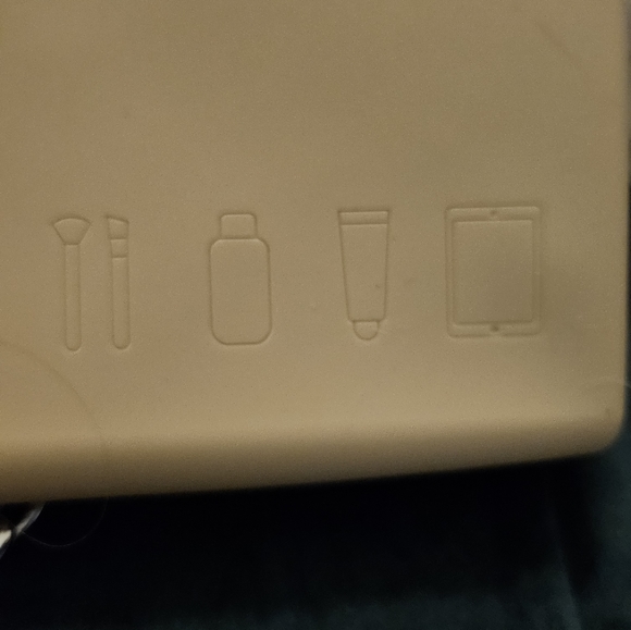 Silicone Makup Bag - Picture 2 of 6